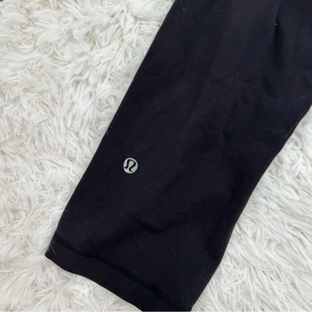 Lululemon Black Reversible cropped Leggings 8 - Picture 4 of 6